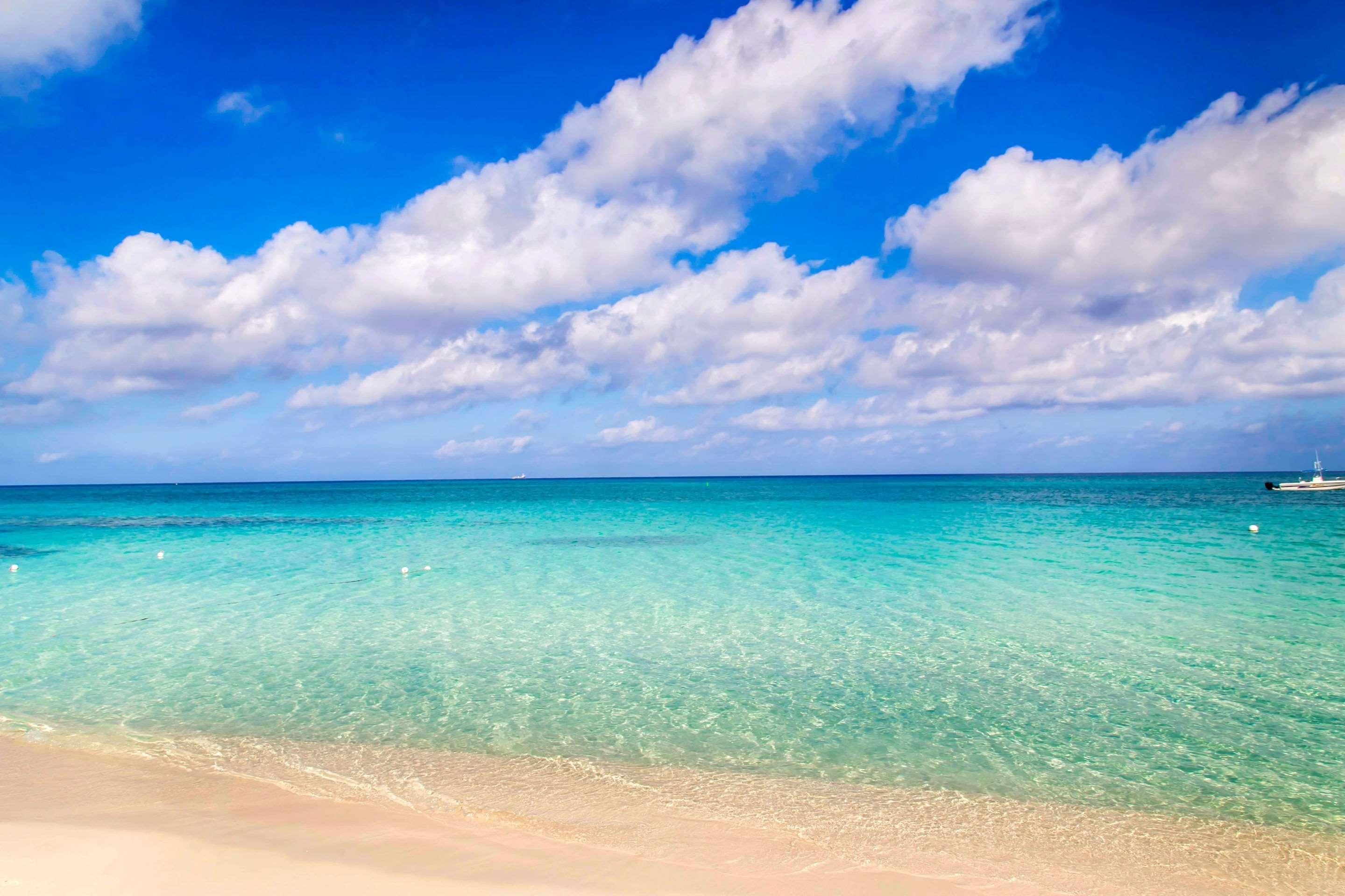 Hampton By Hilton Grand Cayman Seven Mile Beach جورج تاون المظهر الخارجي الصورة