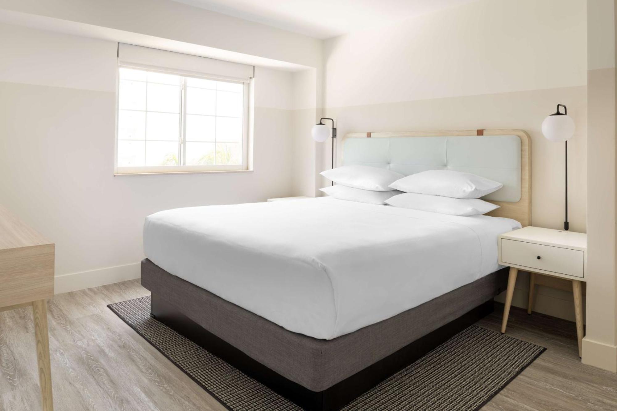 Hampton By Hilton Grand Cayman Seven Mile Beach جورج تاون المظهر الخارجي الصورة