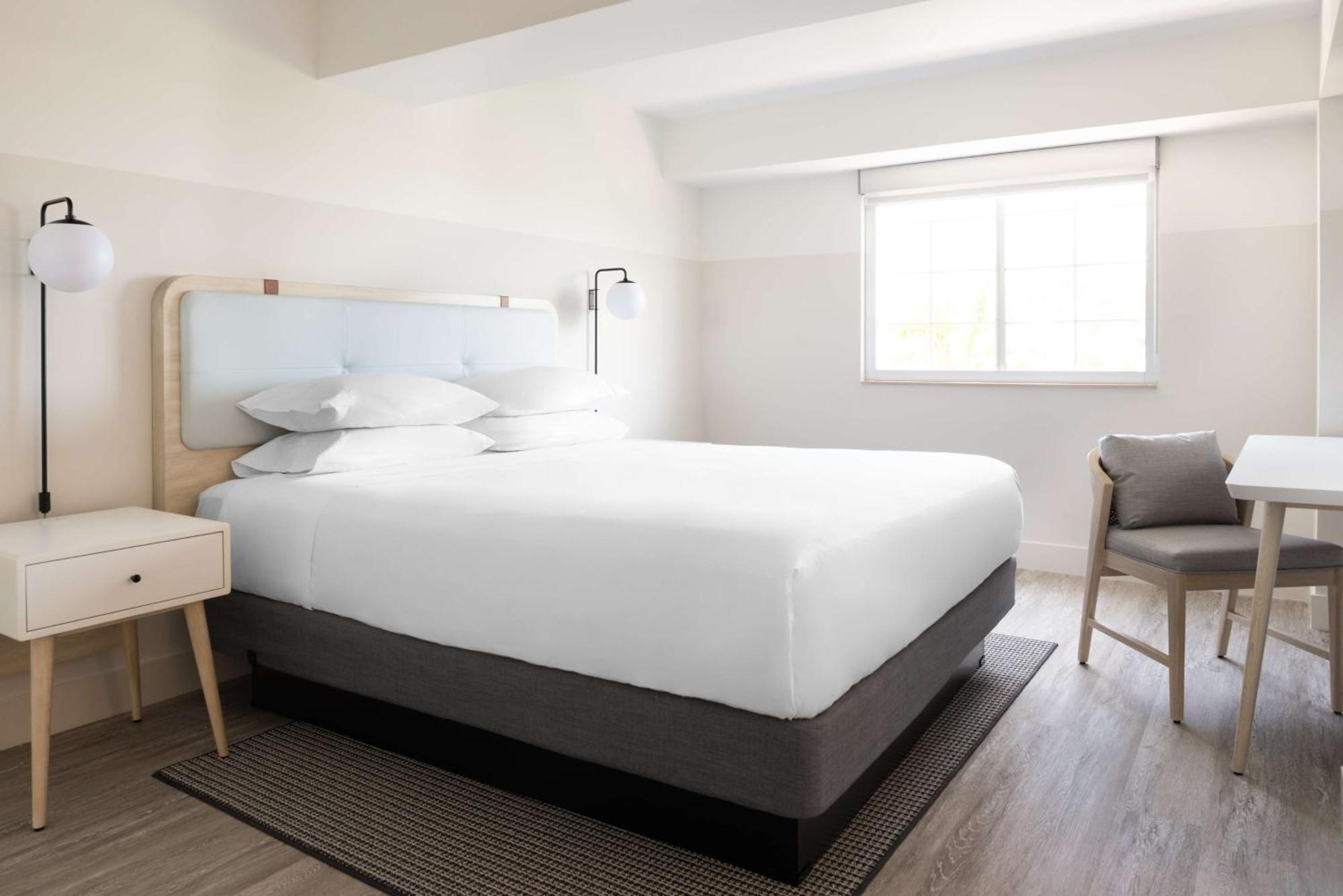 Hampton By Hilton Grand Cayman Seven Mile Beach جورج تاون المظهر الخارجي الصورة