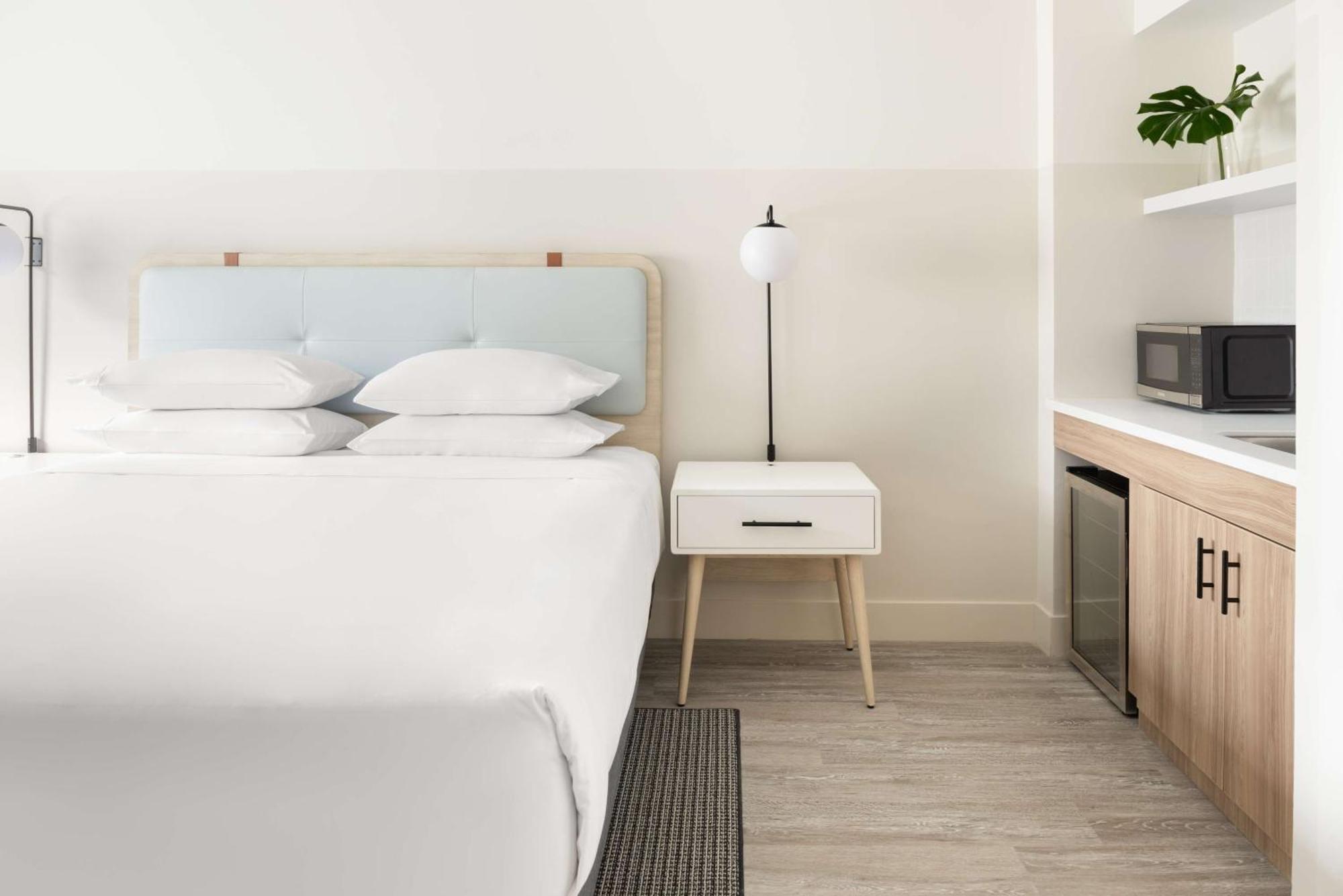 Hampton By Hilton Grand Cayman Seven Mile Beach جورج تاون المظهر الخارجي الصورة